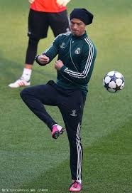 曼联气炸？被英超盲哨坑惨！对手禁区内4次疑似手球未判，锁喉仅黄牌