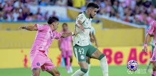 彭”湃动力、“水”漾激情！第十三届“蚩尤九黎城杯”中国摩托艇联赛重庆彭水大赛暨2024中国桨板公开赛重庆彭水大赛昨日开幕